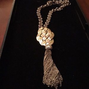 Vintage Necklace. Stunning and beautiful crafted